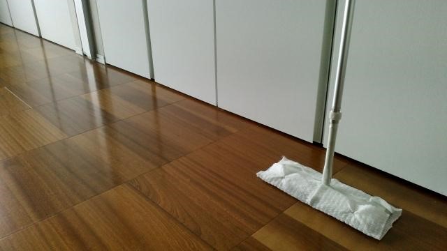 床と掃除道具