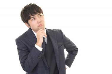 スーツ男性 トラブル 悩み