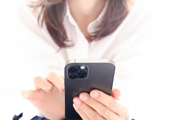 女性 電話 スマートフォン
